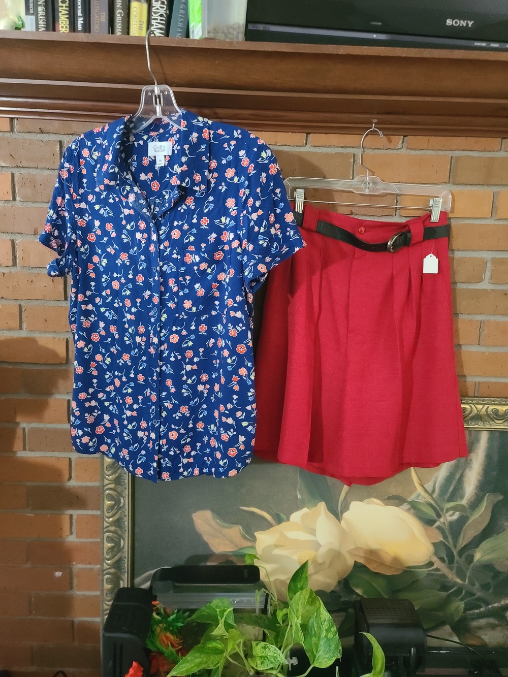 Hills Creek Sz 12 Shorts & Blue Floral Button-Up Blouse